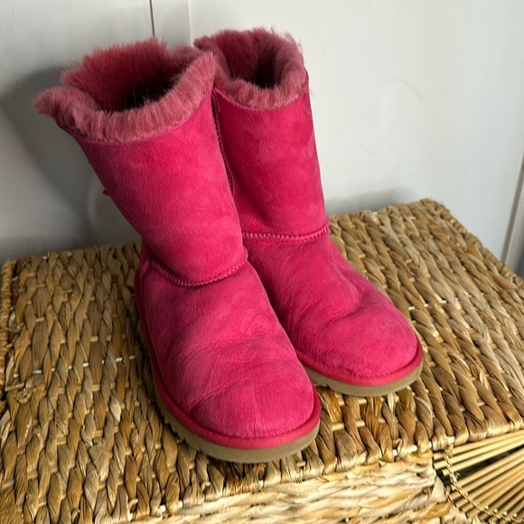 Ugg pink bailey button size 6 - Picture 1 of 8
